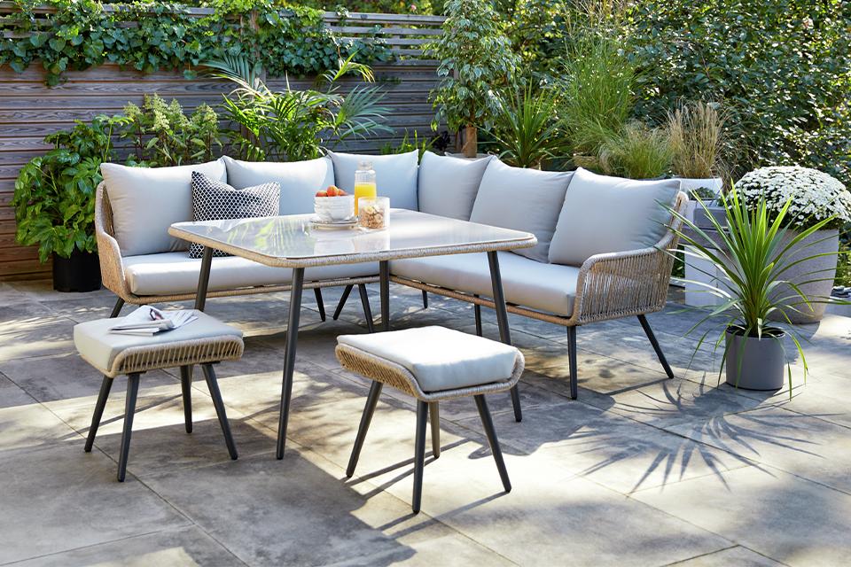 garden furniture 