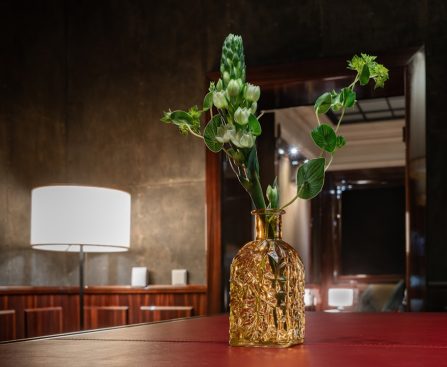 Photo amber table lamp