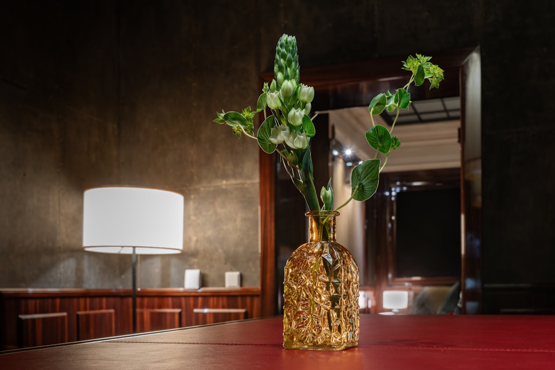 Photo amber table lamp
